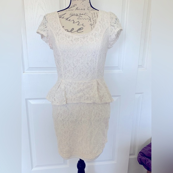 Ina peplum mini - Picture 1 of 3